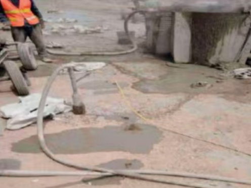 赤峰水泥混凝土路面板底注浆技术 路面脱空注浆整治方案