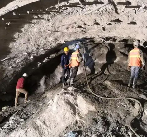 赤峰隧道拱顶带模注浆料，微膨胀注浆料的特点及施工工艺